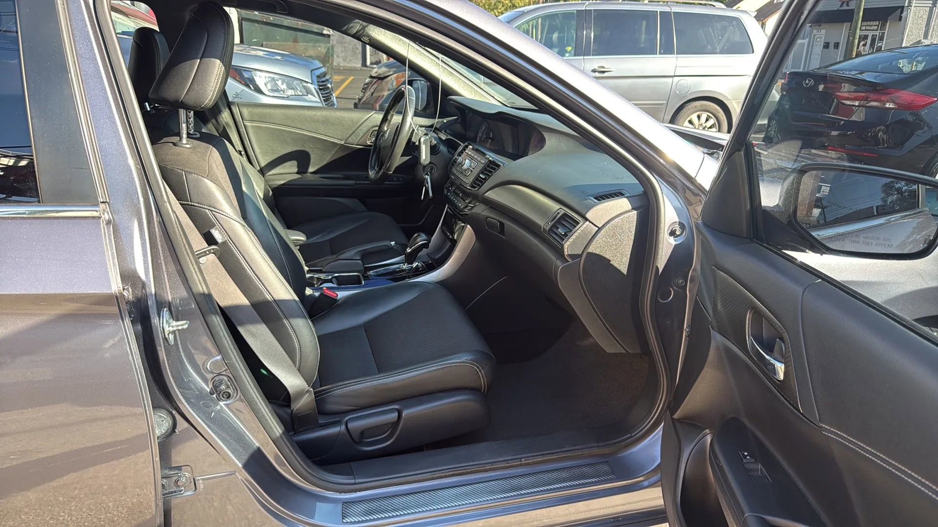 Used 2017 Honda Accord Sport image 25