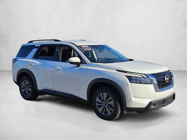 Used 2024 Nissan Pathfinder SV image 3