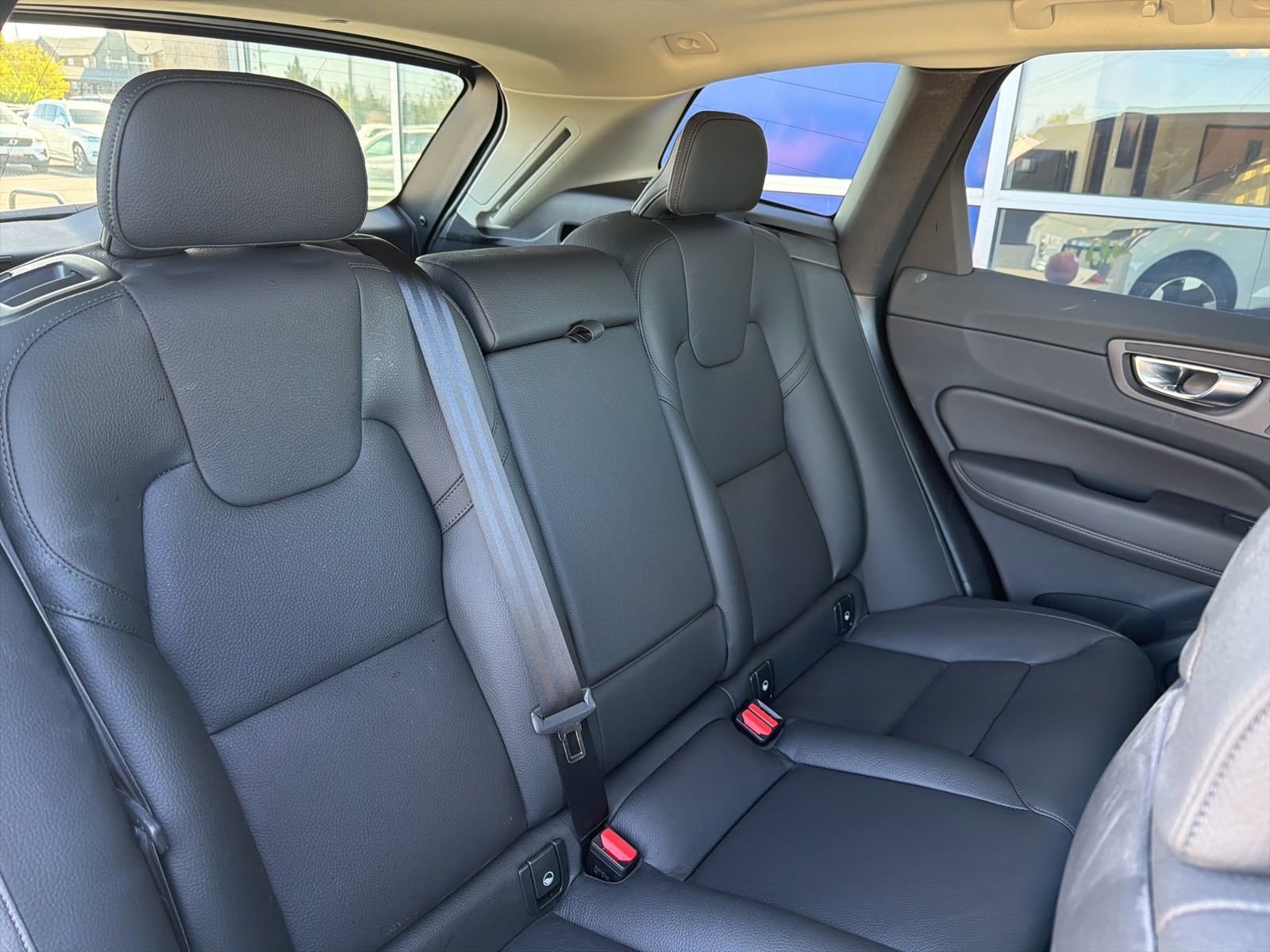 Used 2025 Volvo XC60 B5 Plus AWD/4WD image 24