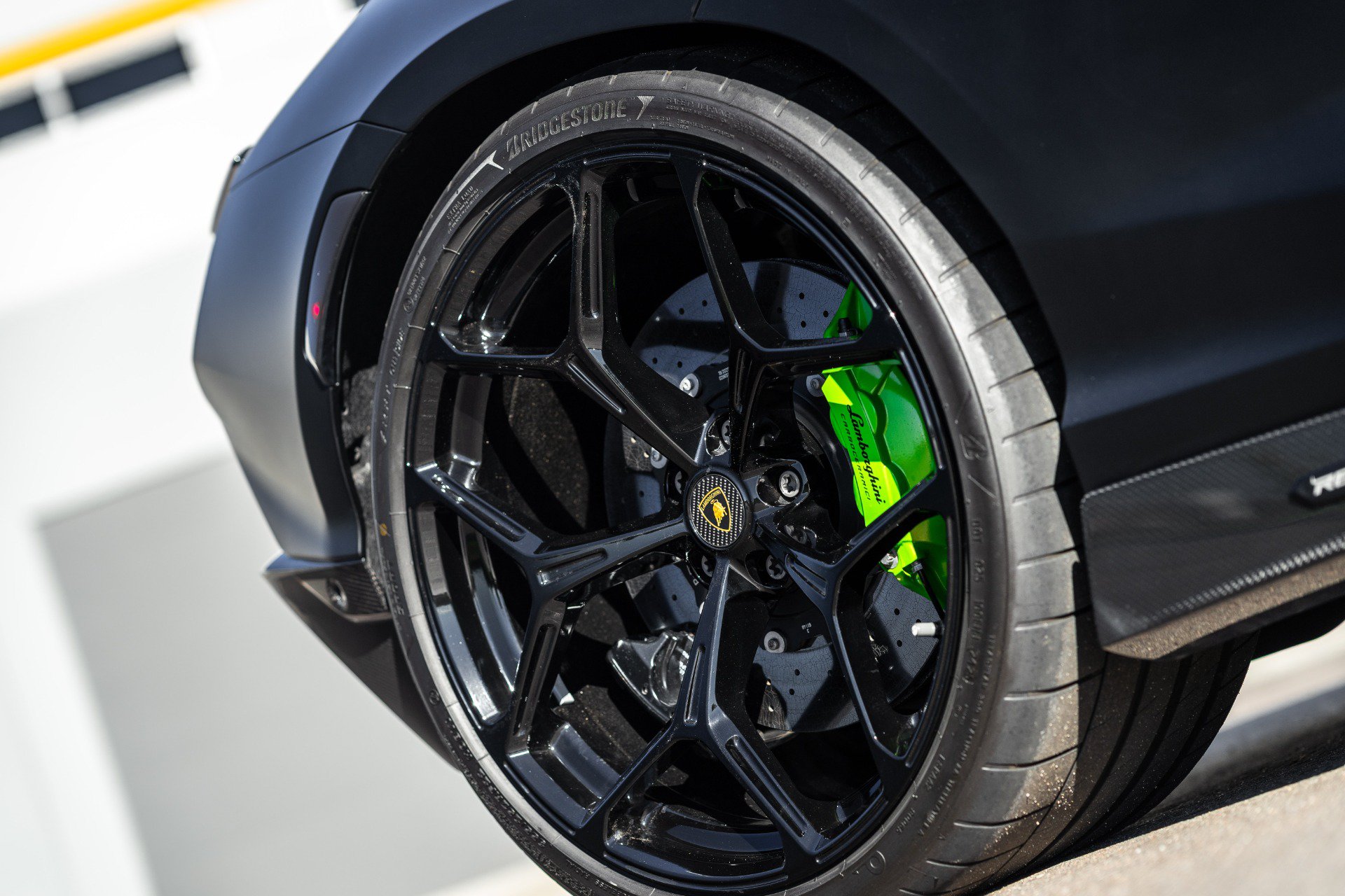 Used 2025 Lamborghini Revuelto AWD/4WD image 16