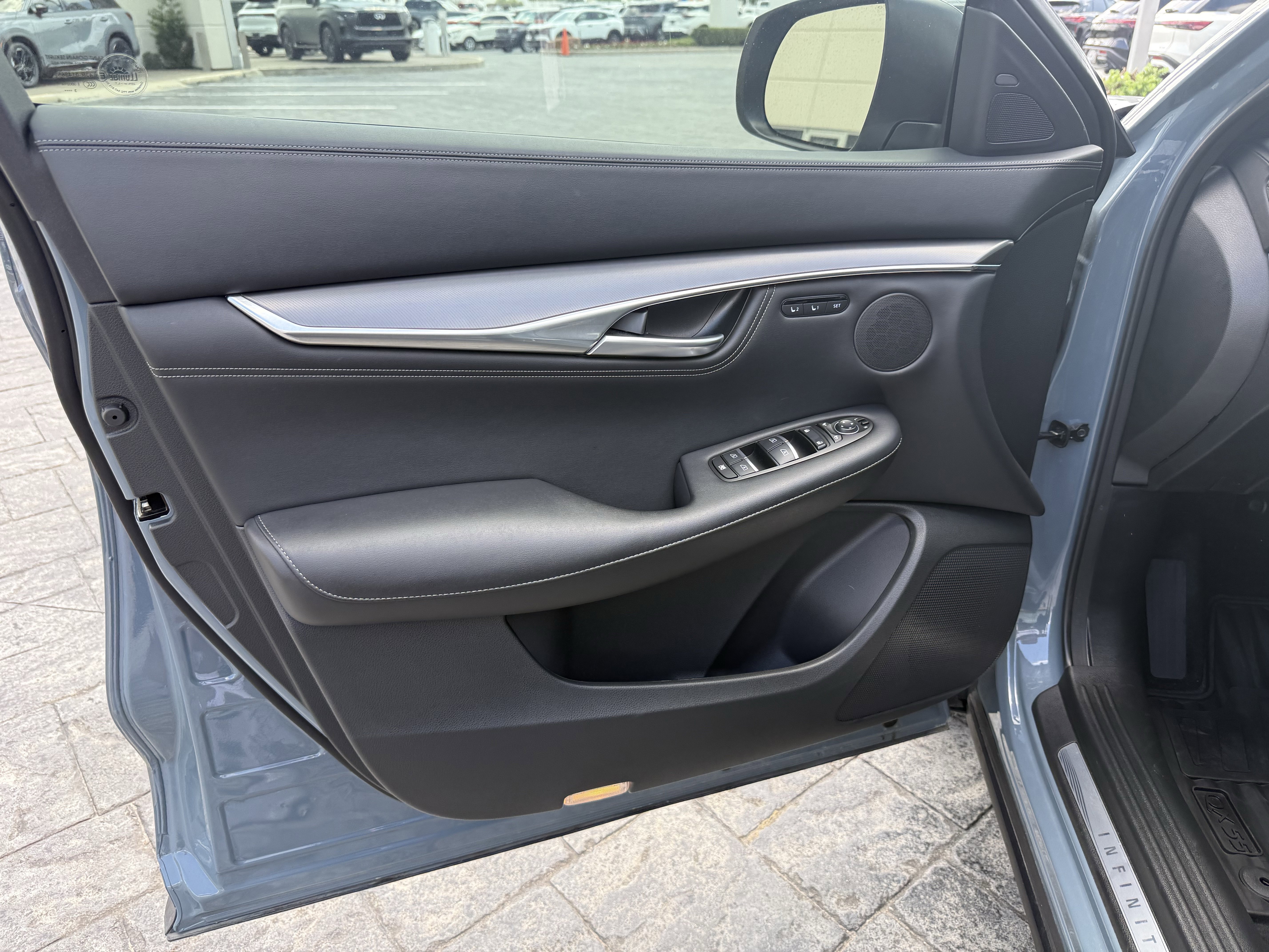 Certified 2025 INFINITI QX55 Luxe w/ Cargo Package AWD/4WD image 10