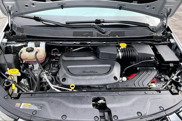Used 2023 Chrysler Pacifica Touring-L image 30