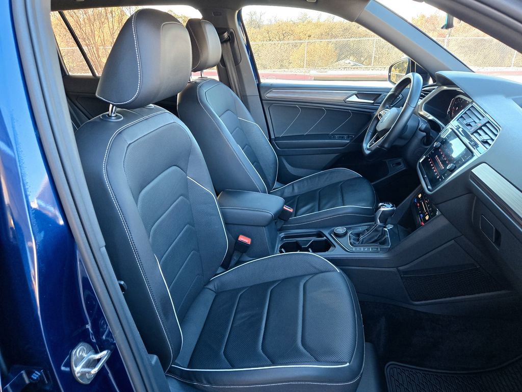 Used 2022 Volkswagen Tiguan SEL R-Line AWD/4WD image 28