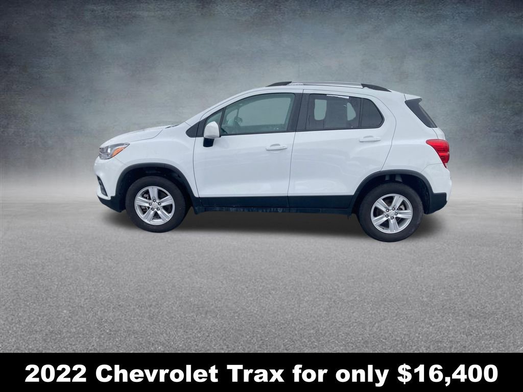 Used 2022 Chevrolet Trax LT w/ Driver Confidence Package image 2