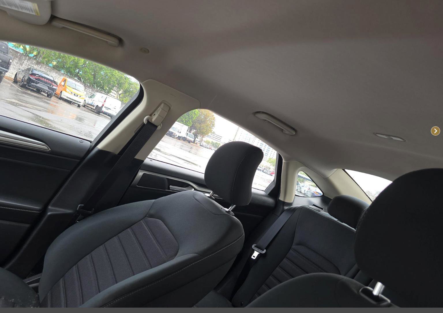 Used 2019 Ford Fusion SE image 2