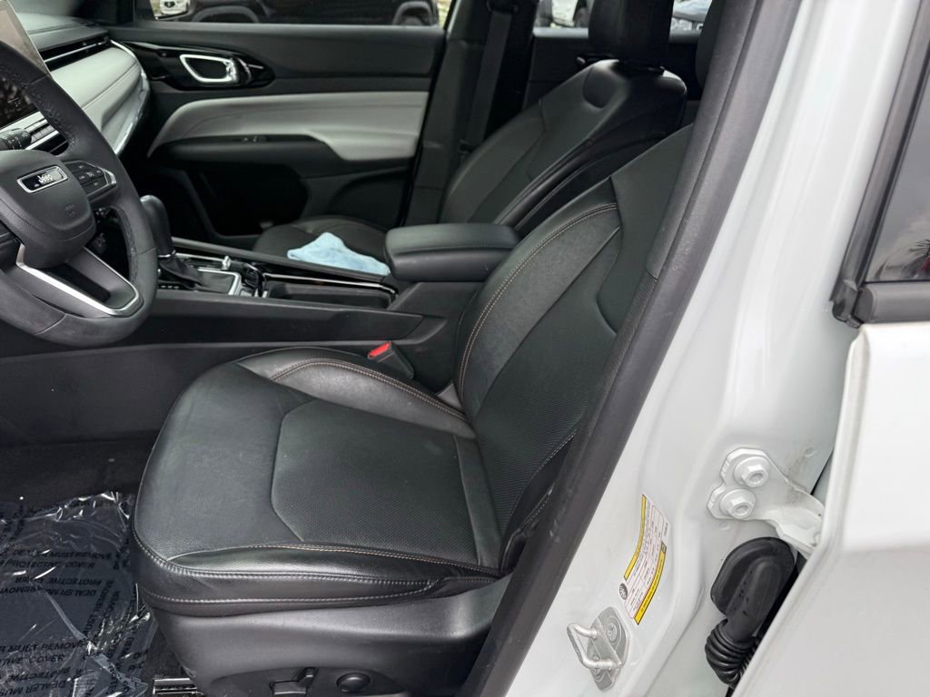 Used 2023 Jeep Compass Limited image 15