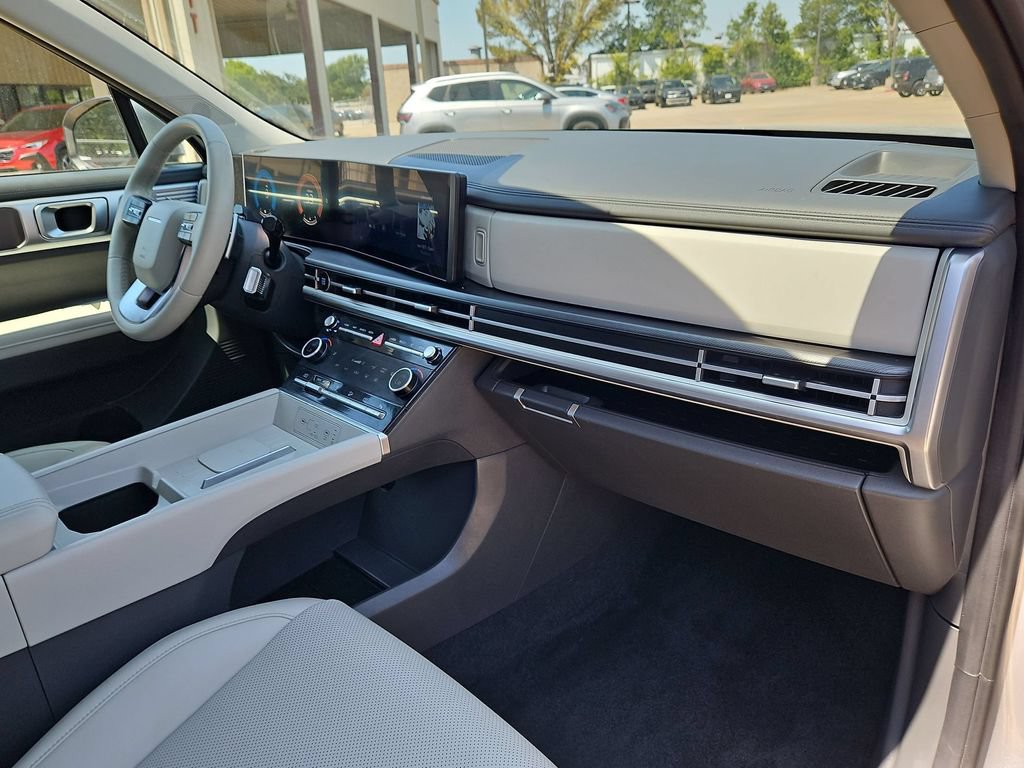 Used 2025 Hyundai Santa Fe SEL FWD image 32