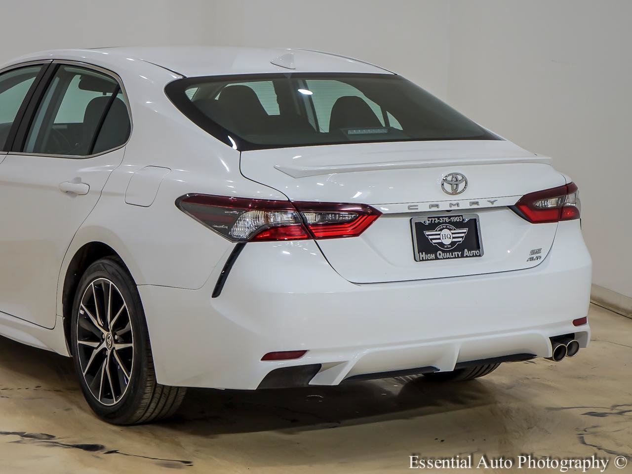 Used 2023 Toyota Camry SE w/ Cold Weather Package AWD/4WD image 9