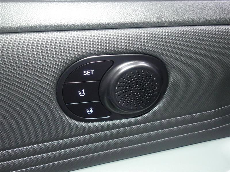 Used 2024 Hyundai Elantra Limited image 19