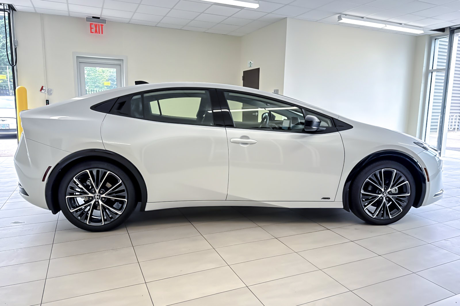 Used 2026 Toyota Prius XLE AWD/4WD image 3
