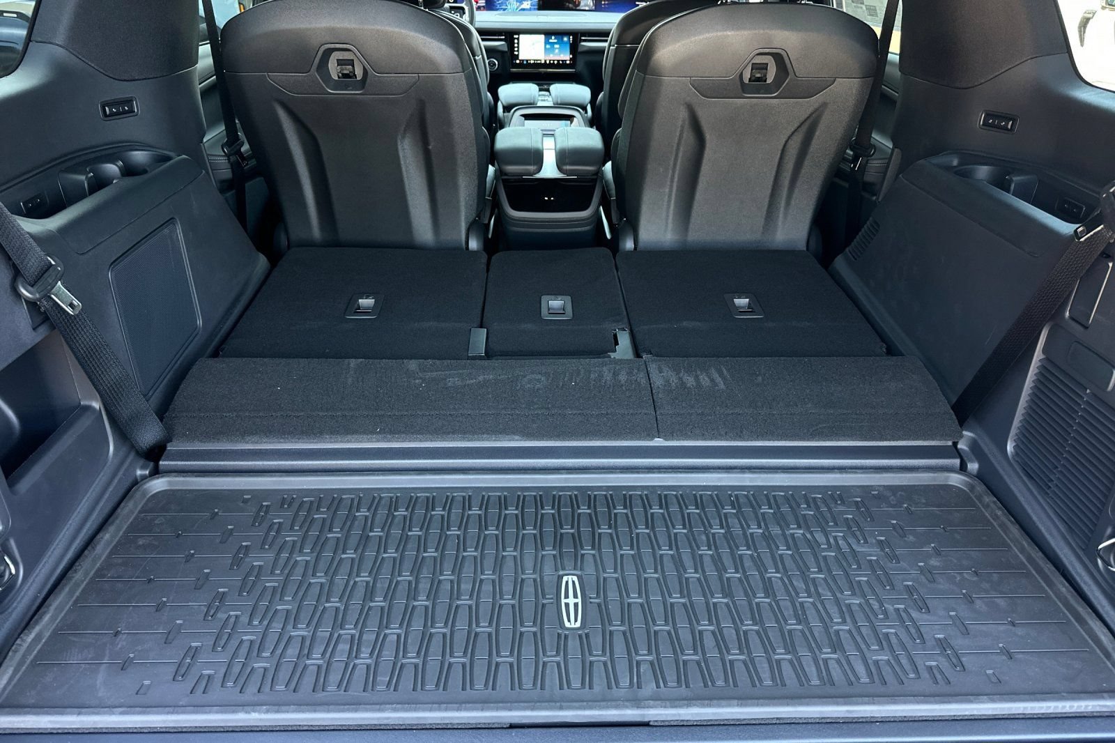 New 2026 Lincoln Navigator Reserve w/ Jet Appearance Package AWD/4WD image 15