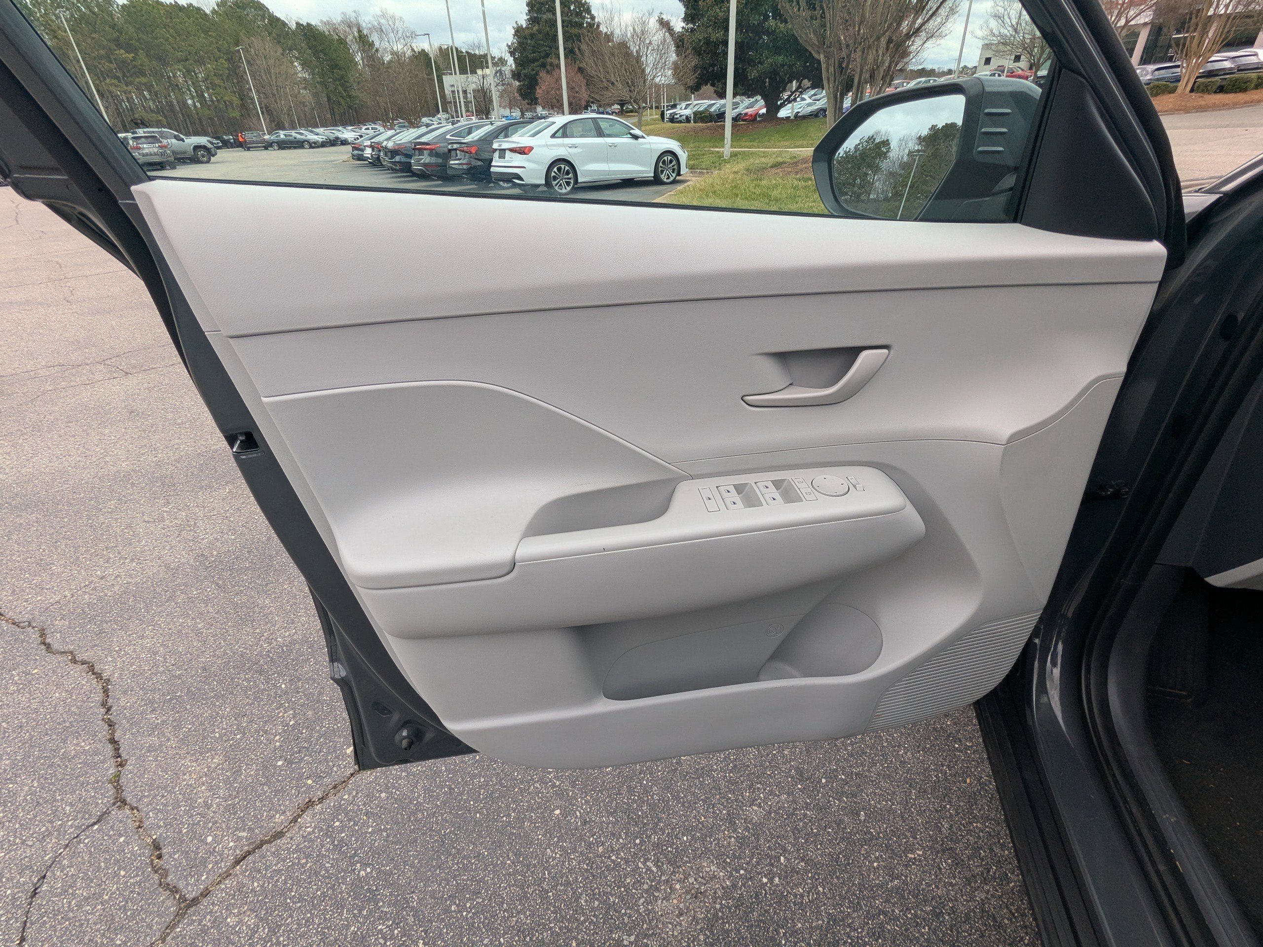 Used 2025 Hyundai Kona SEL image 15