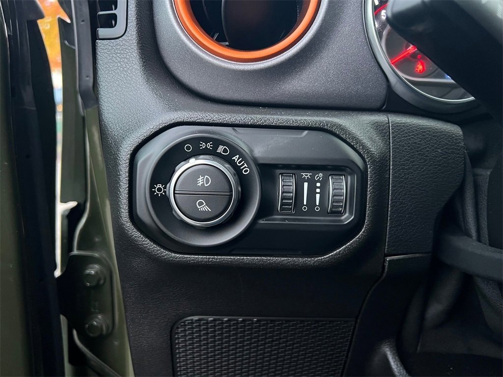 Used 2021 Jeep Gladiator Mojave w/ Uconnect 4C Nav & Sound Group image 20