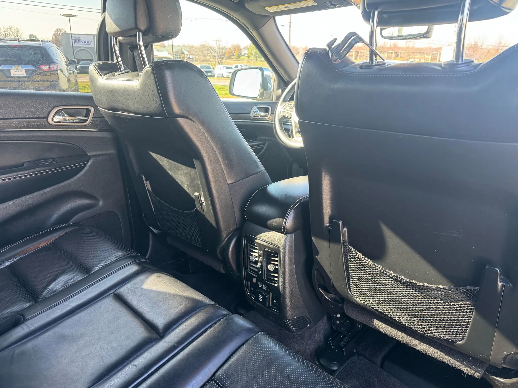 Used 2017 Jeep Grand Cherokee Limited w/ Luxury Group II image 33