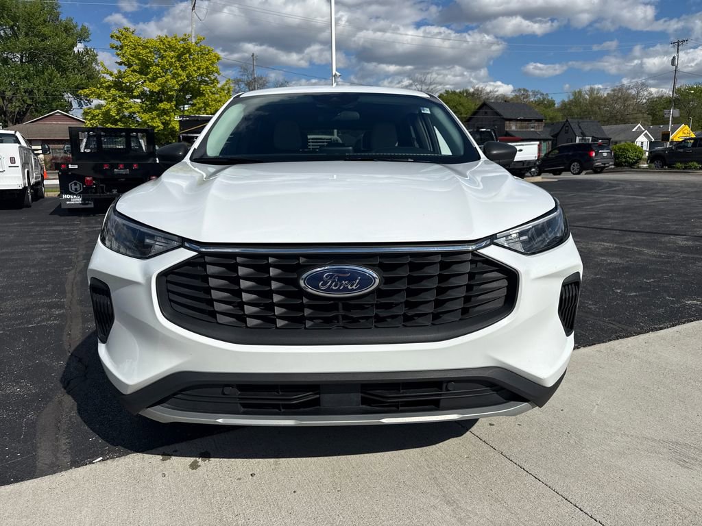 Used 2023 Ford Escape Active w/ Cold Weather Package FWD image 3