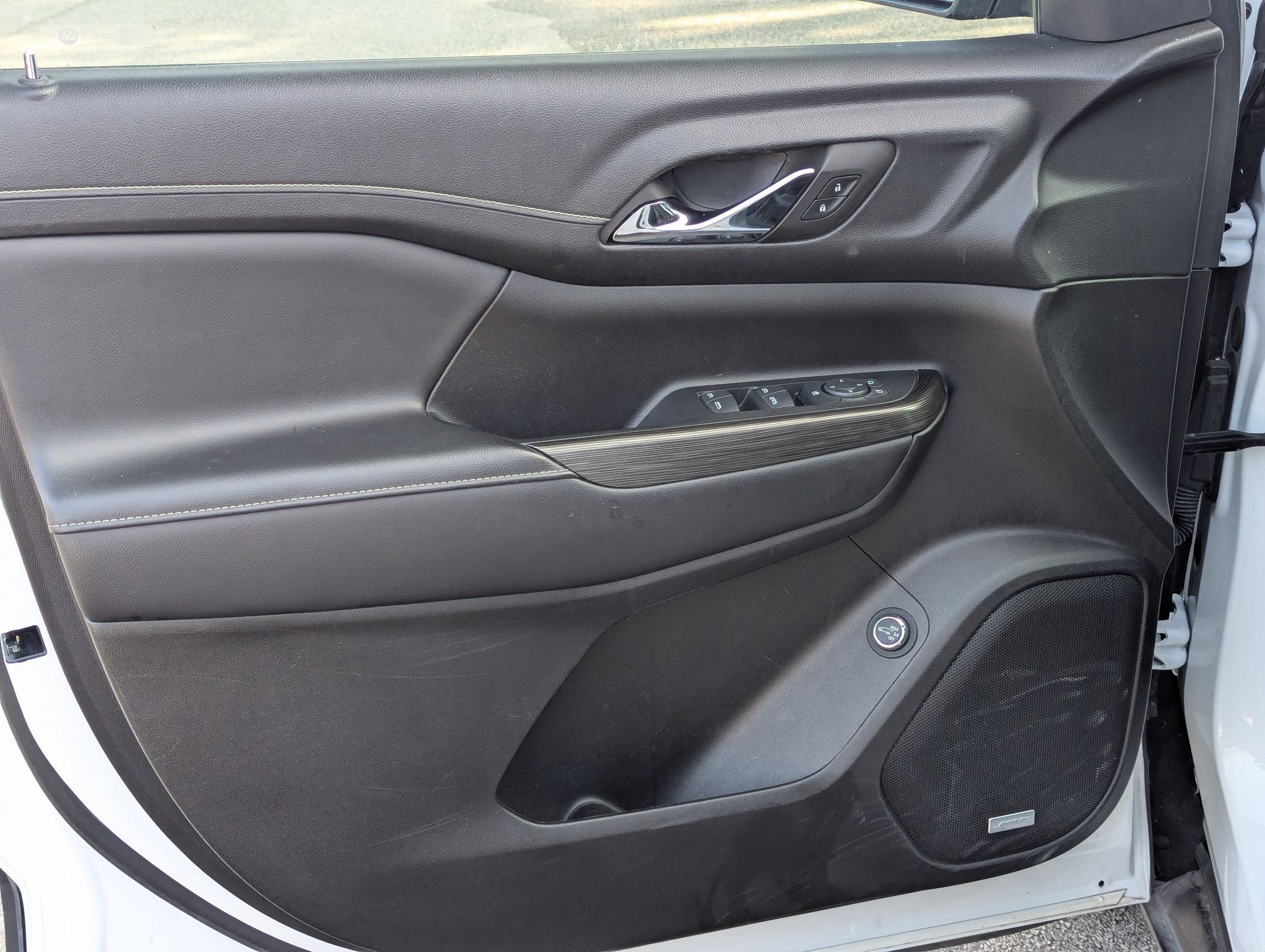 Used 2023 GMC Acadia SLT image 11