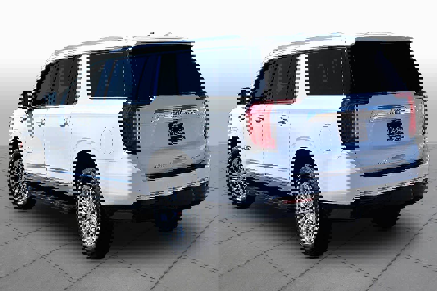 Used 2022 GMC Yukon XL SLT w/ SLT Premium Package image 12