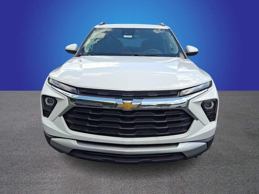 Used 2025 Chevrolet TrailBlazer LT AWD/4WD image 2