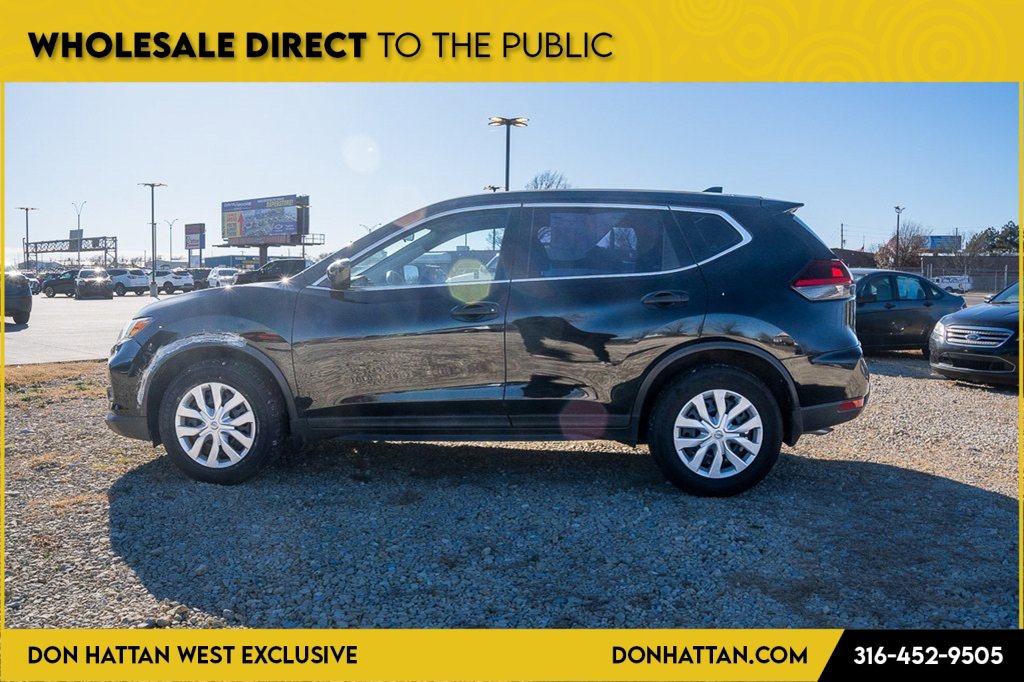Used 2018 Nissan Rogue S image 2