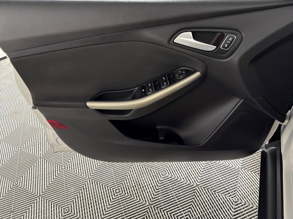 Used 2015 Ford Focus Titanium image 11