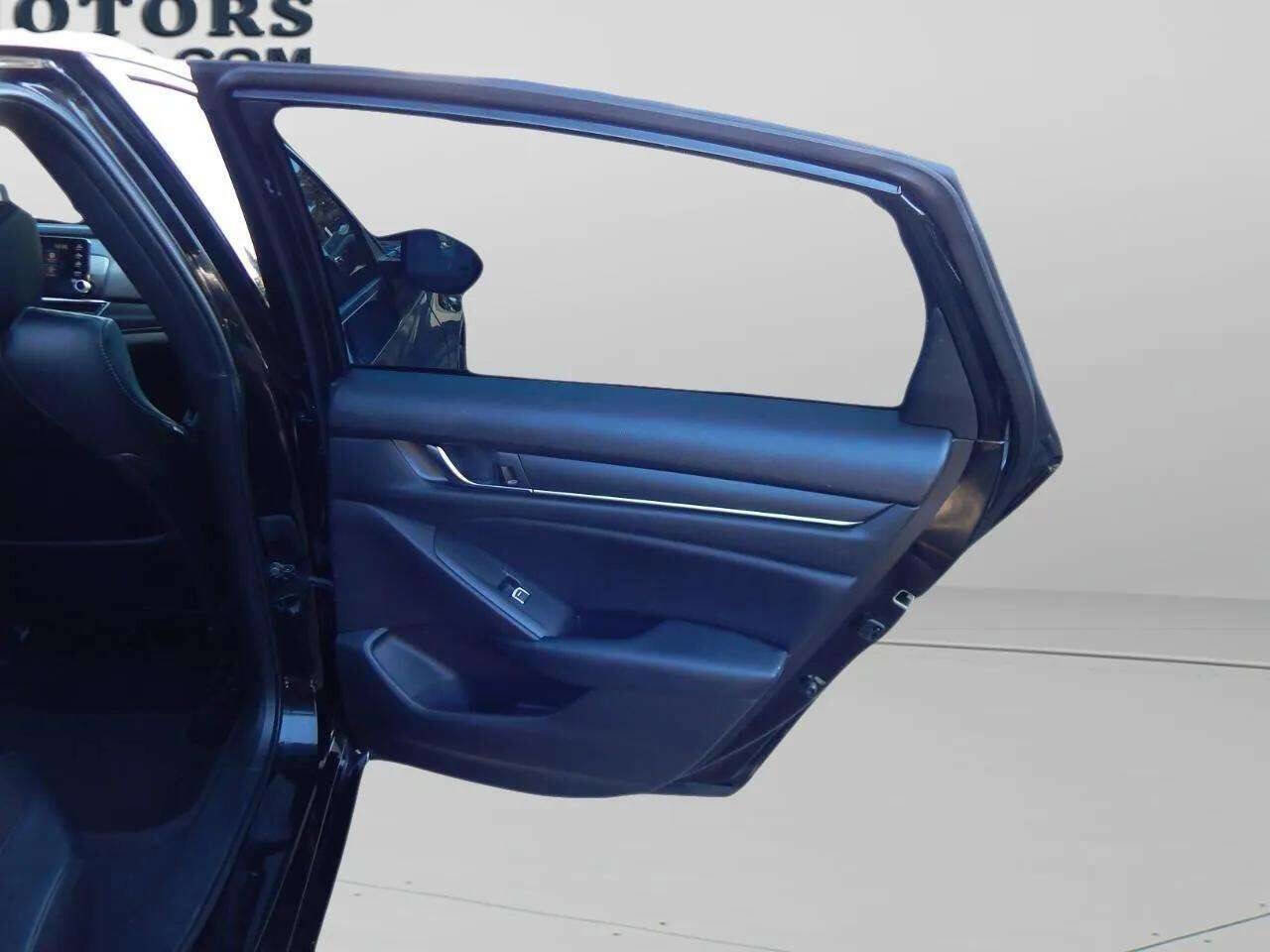 Used 2018 Honda Accord Sport image 40