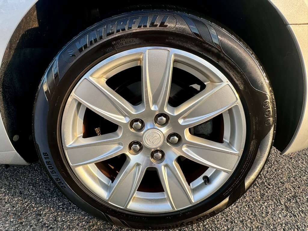 Used 2012 Buick LaCrosse Premium FWD image 11