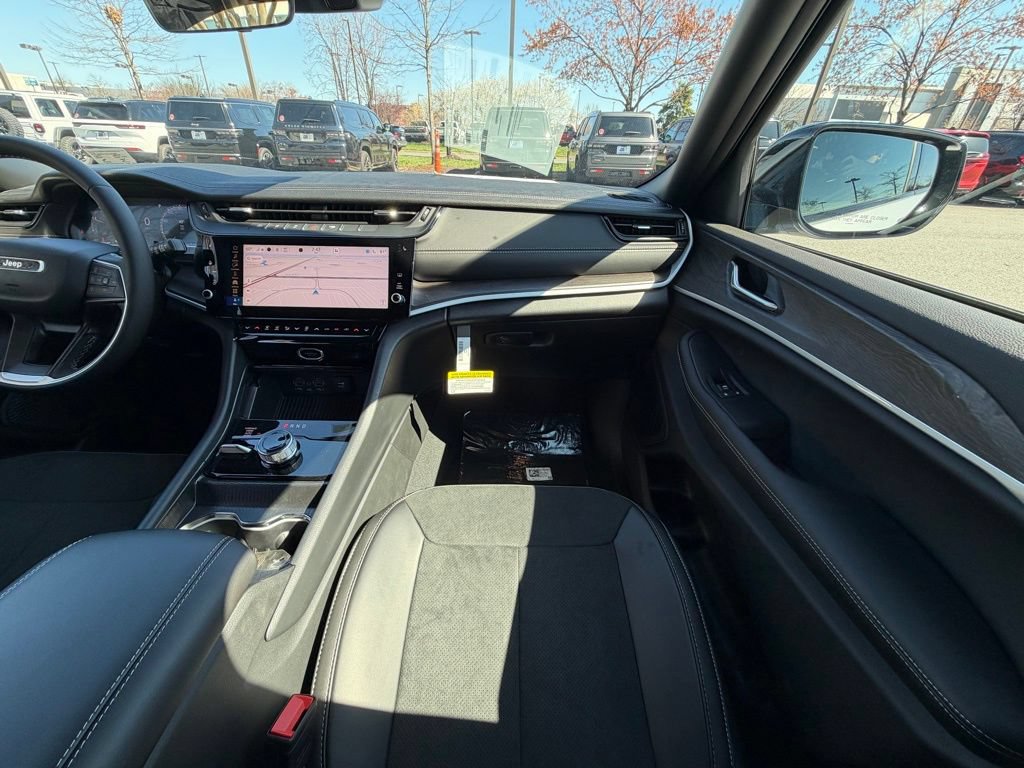 New 2026 Jeep Grand Cherokee Altitude AWD/4WD image 13