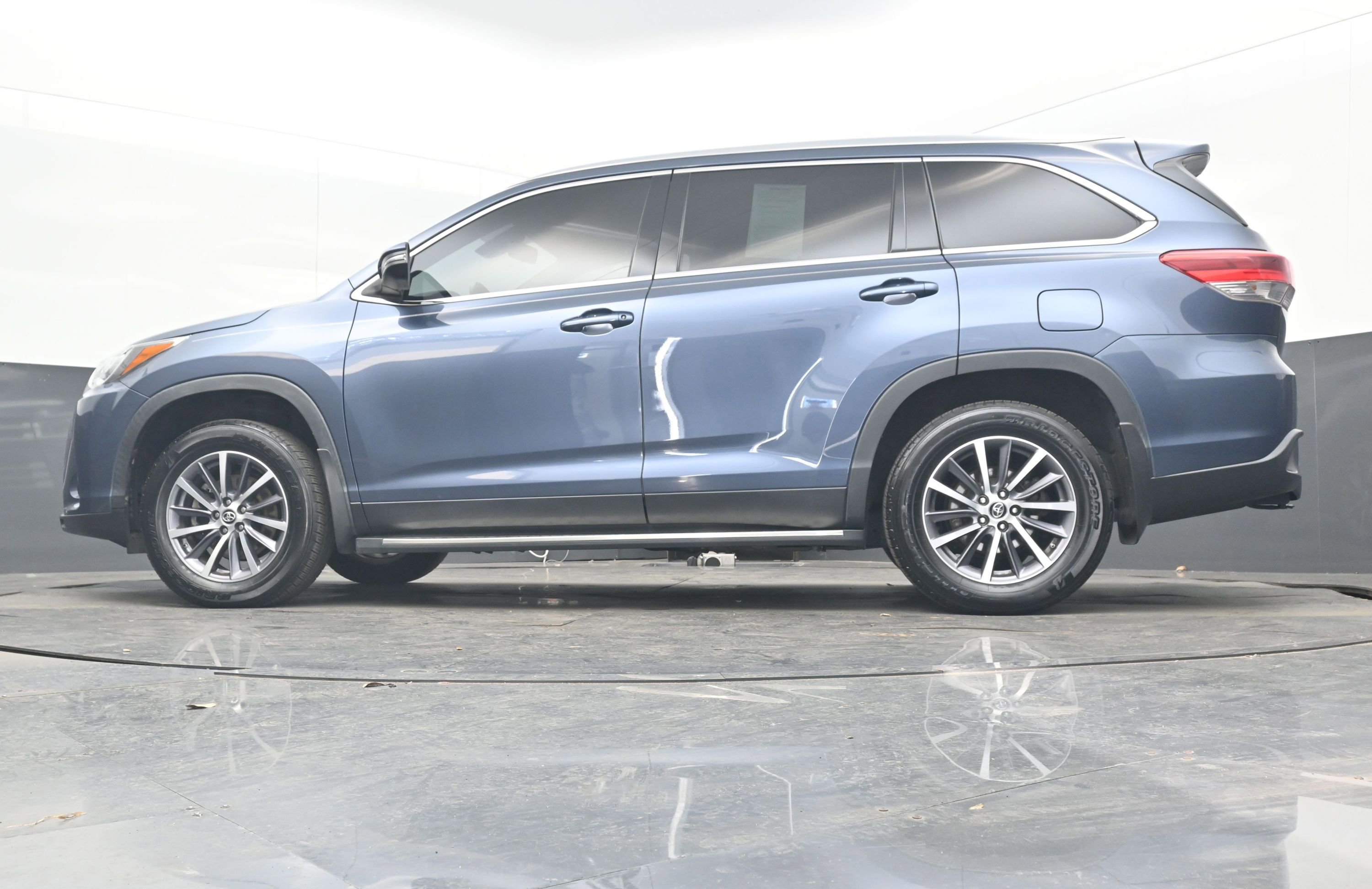 Used 2019 Toyota Highlander XLE image 13