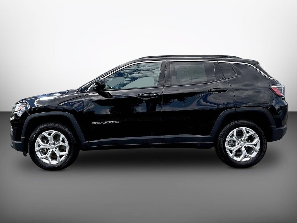 Used 2024 Jeep Compass Latitude AWD/4WD image 4