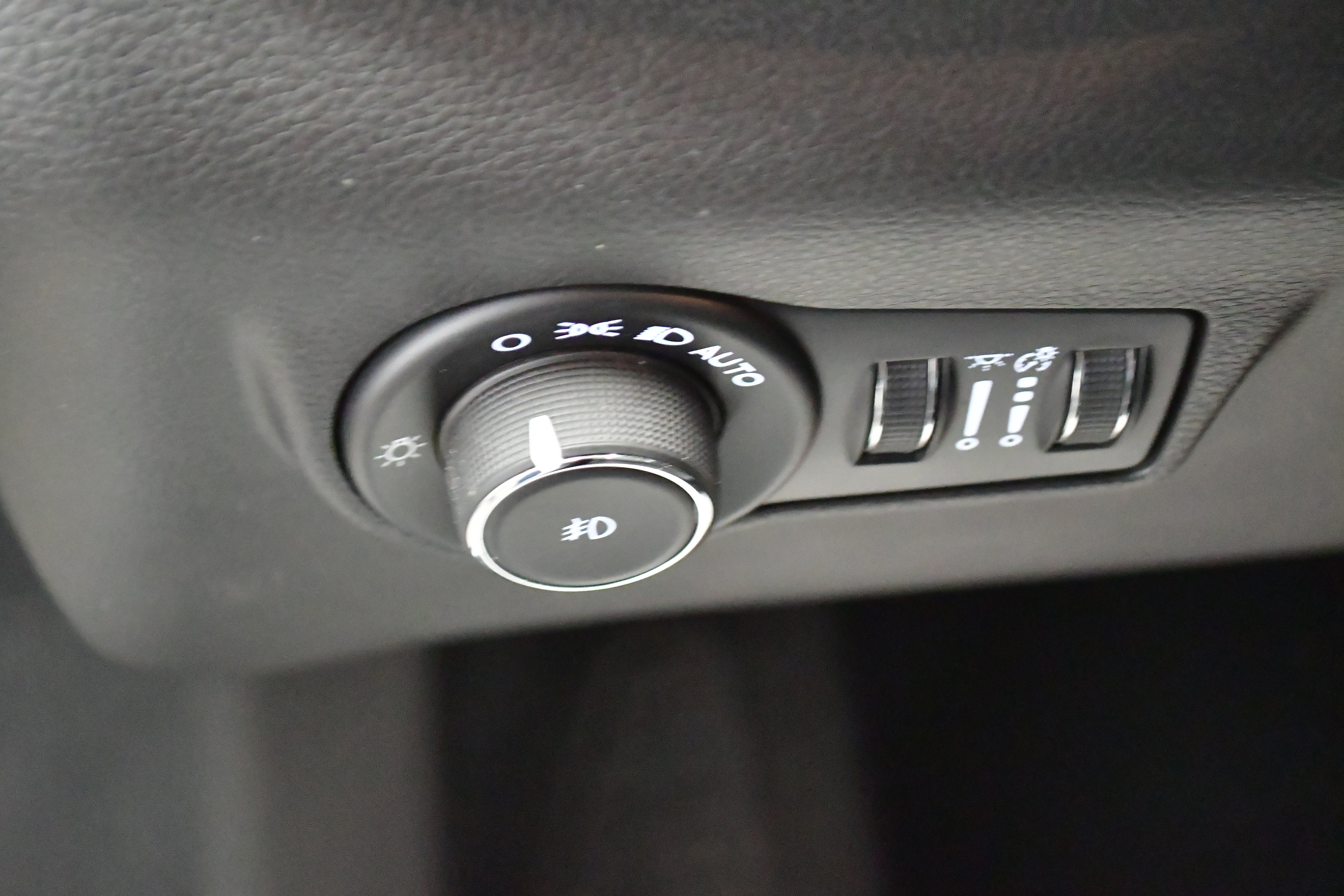 Used 2025 Jeep Compass Limited AWD/4WD image 14
