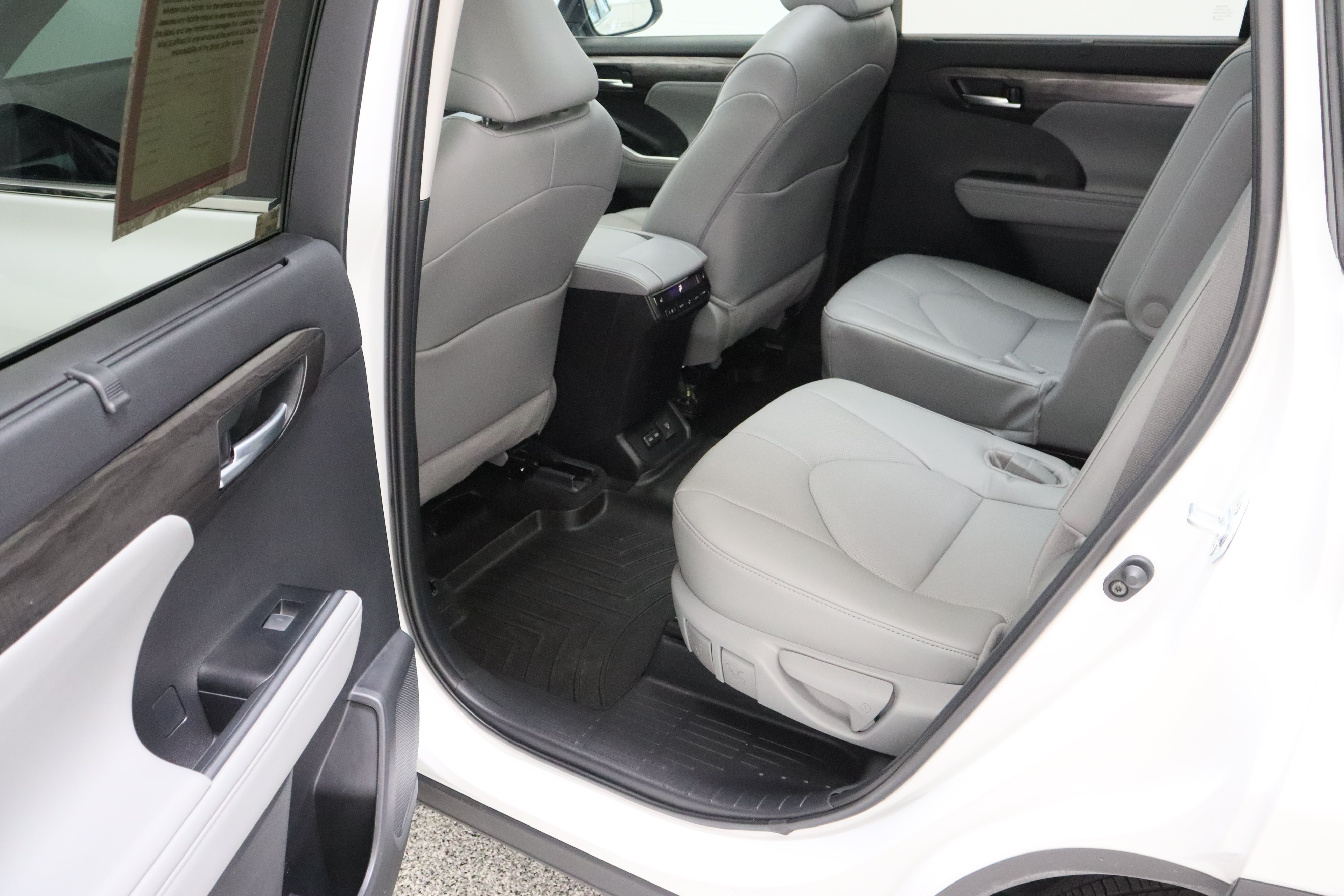 Certified 2026 Toyota Highlander Platinum AWD/4WD image 30
