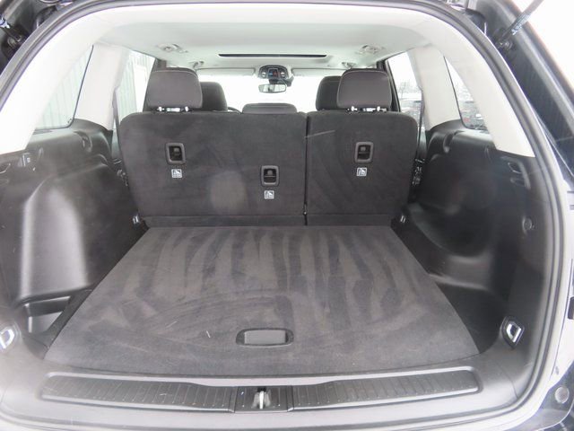 Used 2023 Jeep Grand Cherokee Laredo image 32