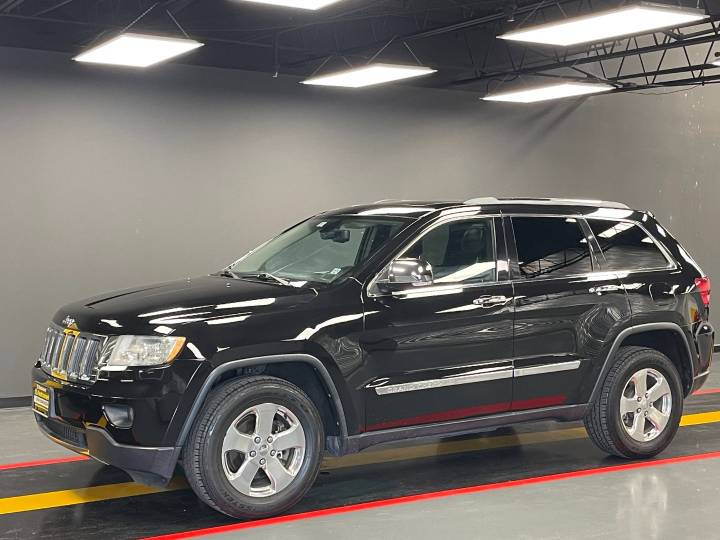 Used 2013 Jeep Grand Cherokee Limited RWD image 1