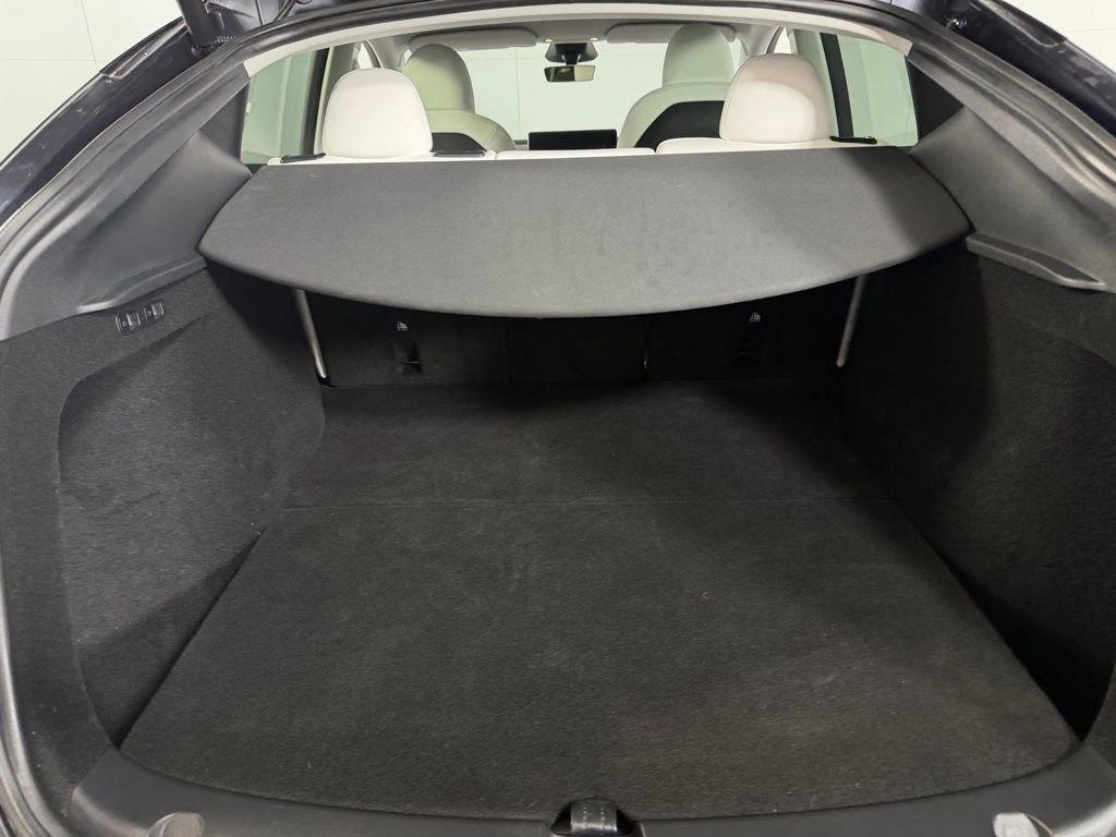 Used 2024 Tesla Model Y Long Range image 27