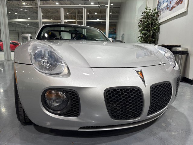 Used 2009 Pontiac Solstice GXP w/ Premium Package RWD image 27