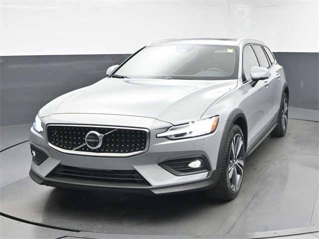New 2026 Volvo V60 B5 Cross Country Plus w/ Protection Package Premier image 3