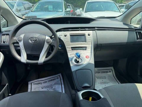 Used 2014 Toyota Prius Two FWD image 25