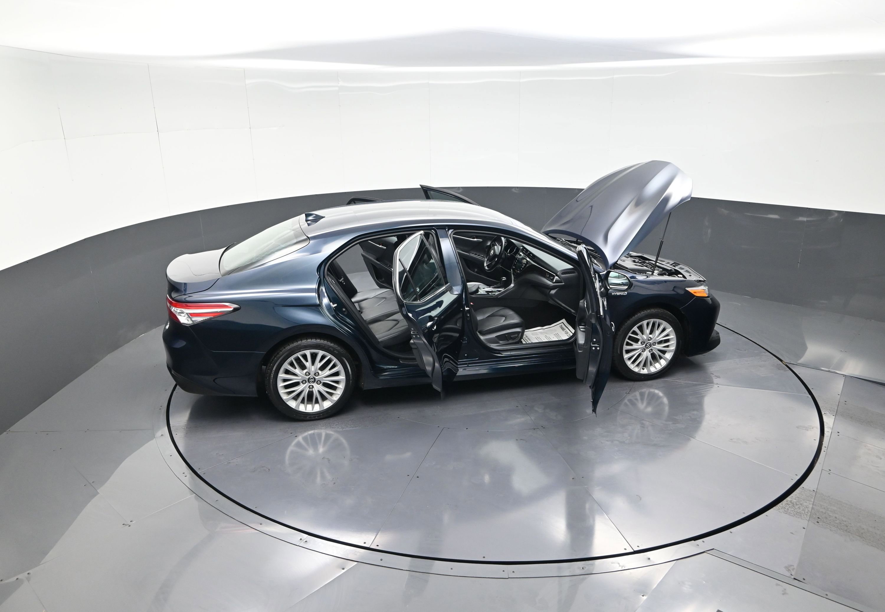 Used 2020 Toyota Camry XLE image 14