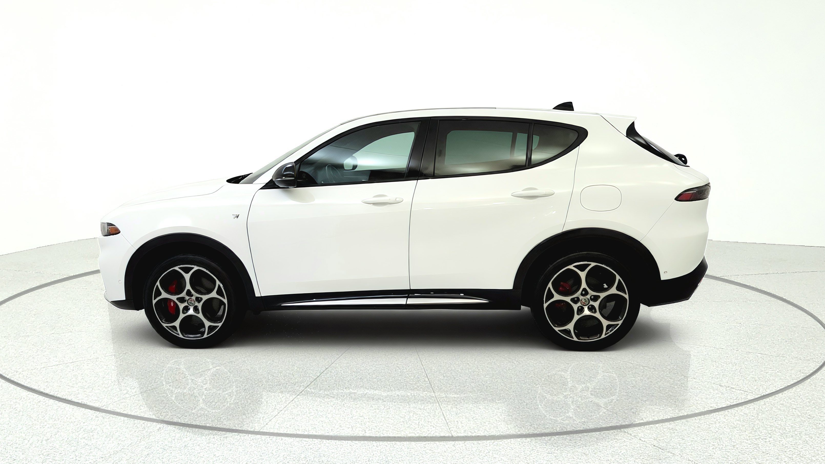 Used 2024 Alfa Romeo Tonale Ti w/ Active Assist Package AWD/4WD image 4