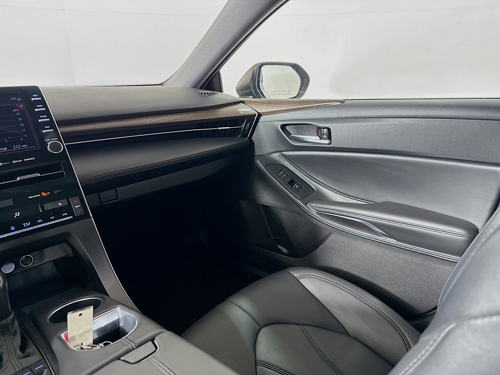 Used 2022 Toyota Avalon XLE image 27