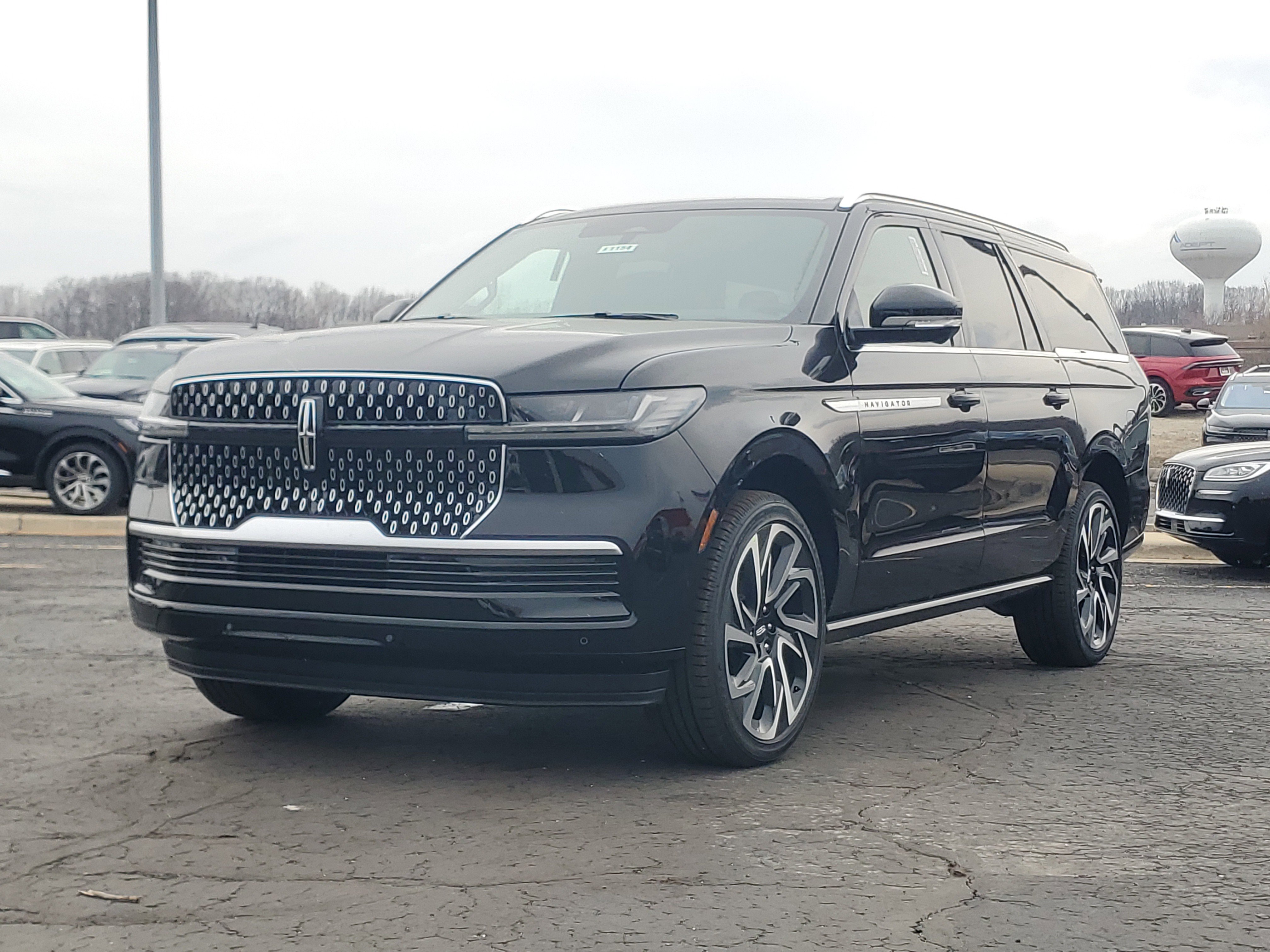 New 2026 Lincoln Navigator L Reserve AWD/4WD image 2