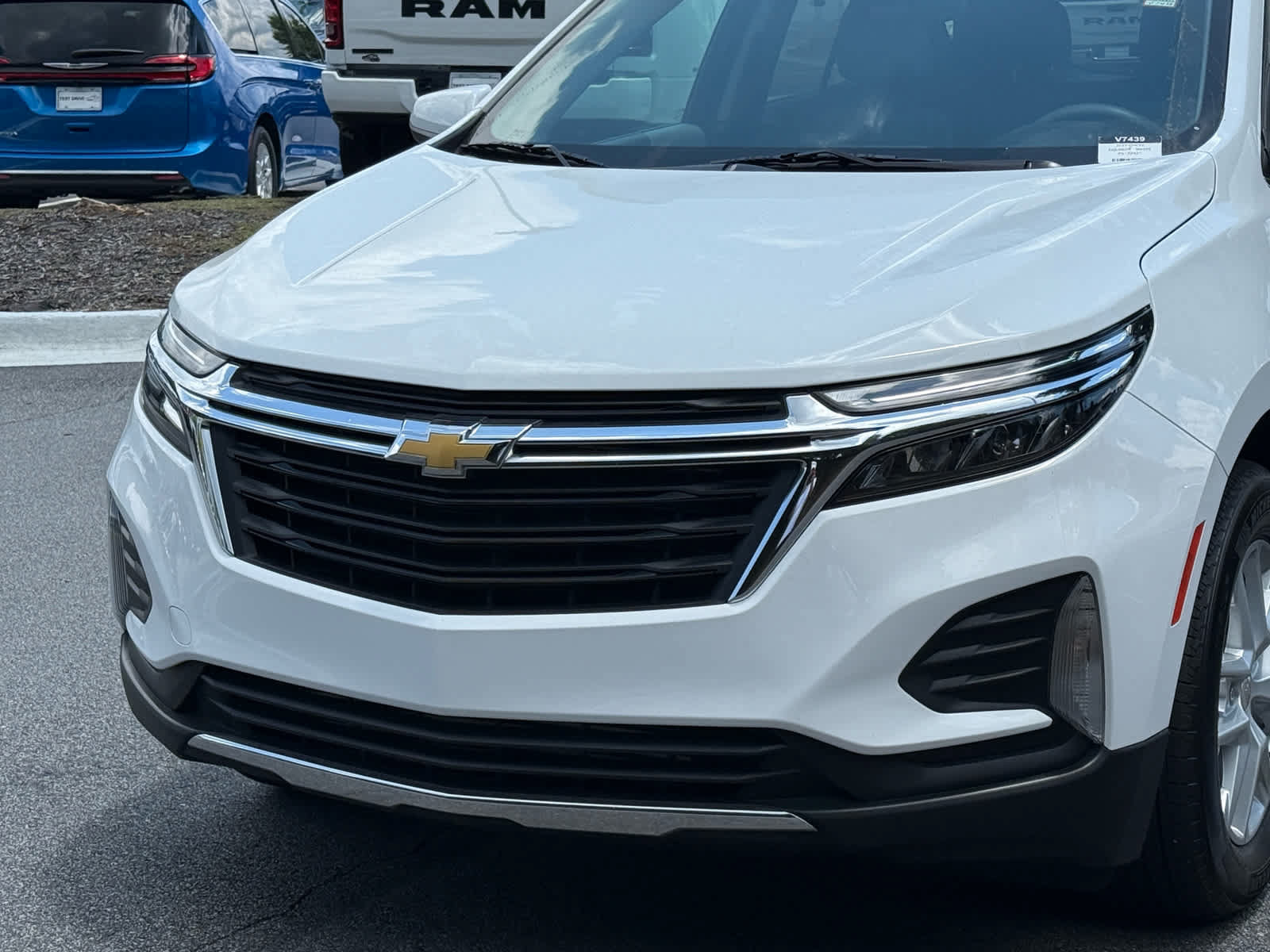Used 2023 Chevrolet Equinox LT FWD image 9