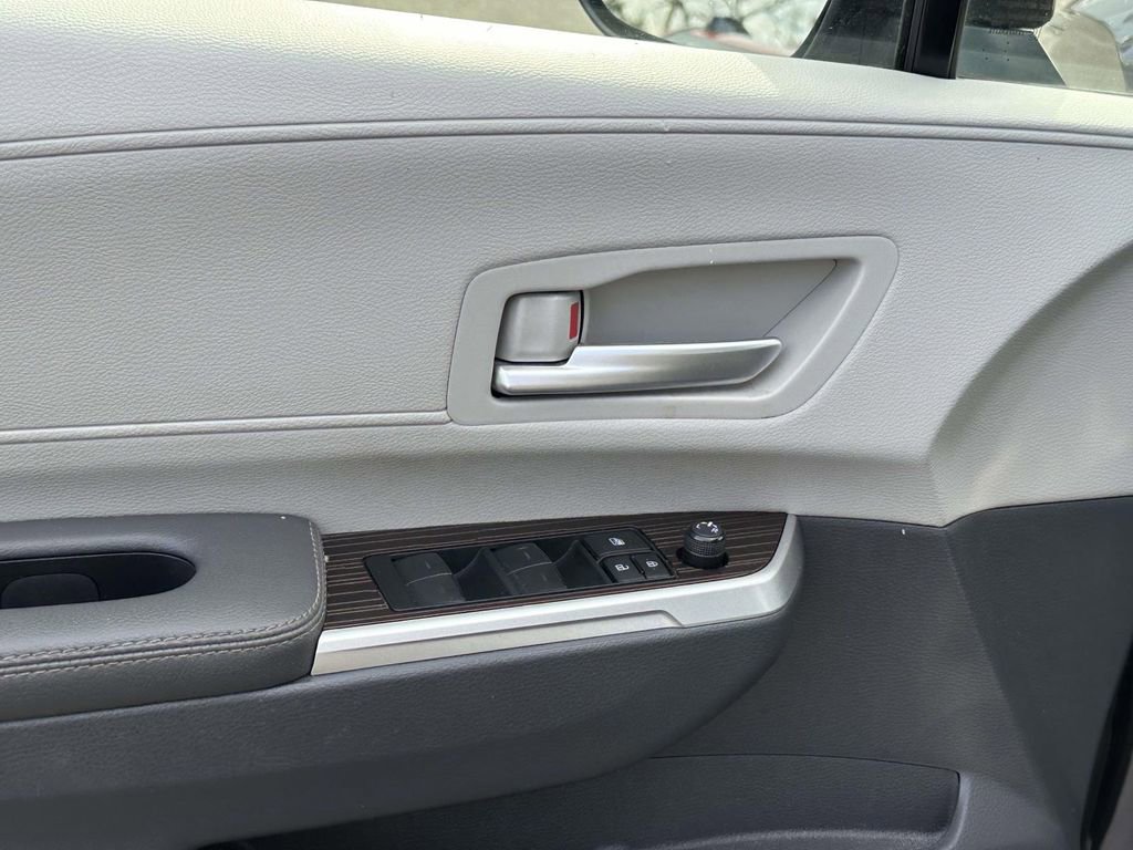 Used 2023 Toyota Sienna XLE image 13