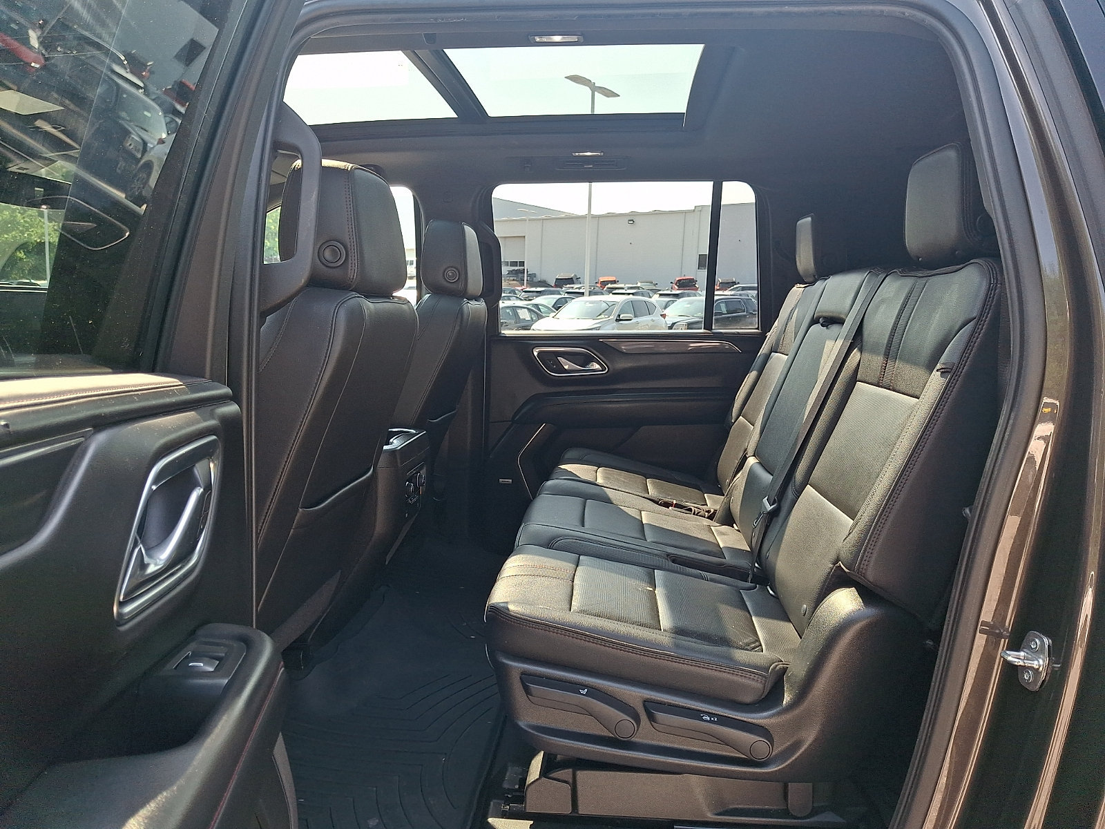 Used 2021 Chevrolet Suburban RST w/ Max Trailering Package AWD/4WD image 11