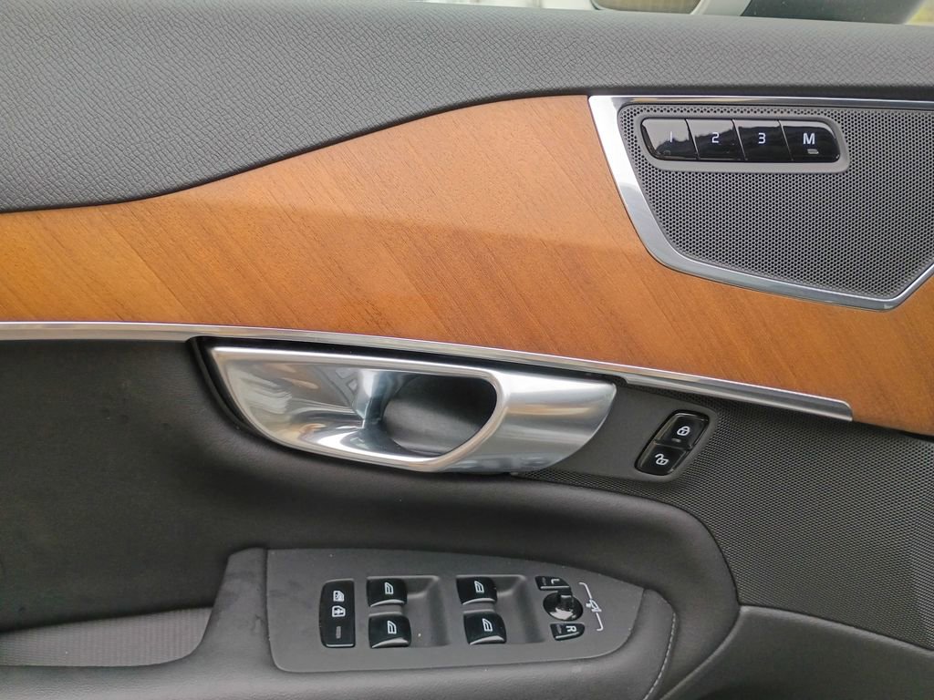 Used 2025 Volvo XC90 B6 Plus image 53