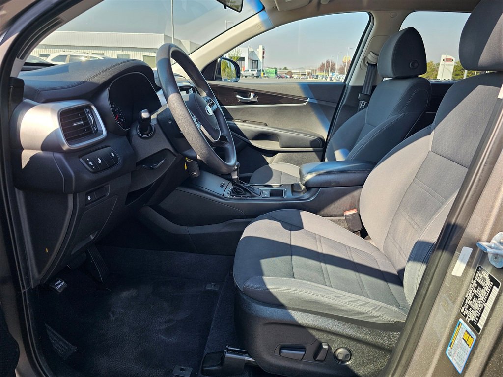 Used 2019 Kia Sorento LX image 19