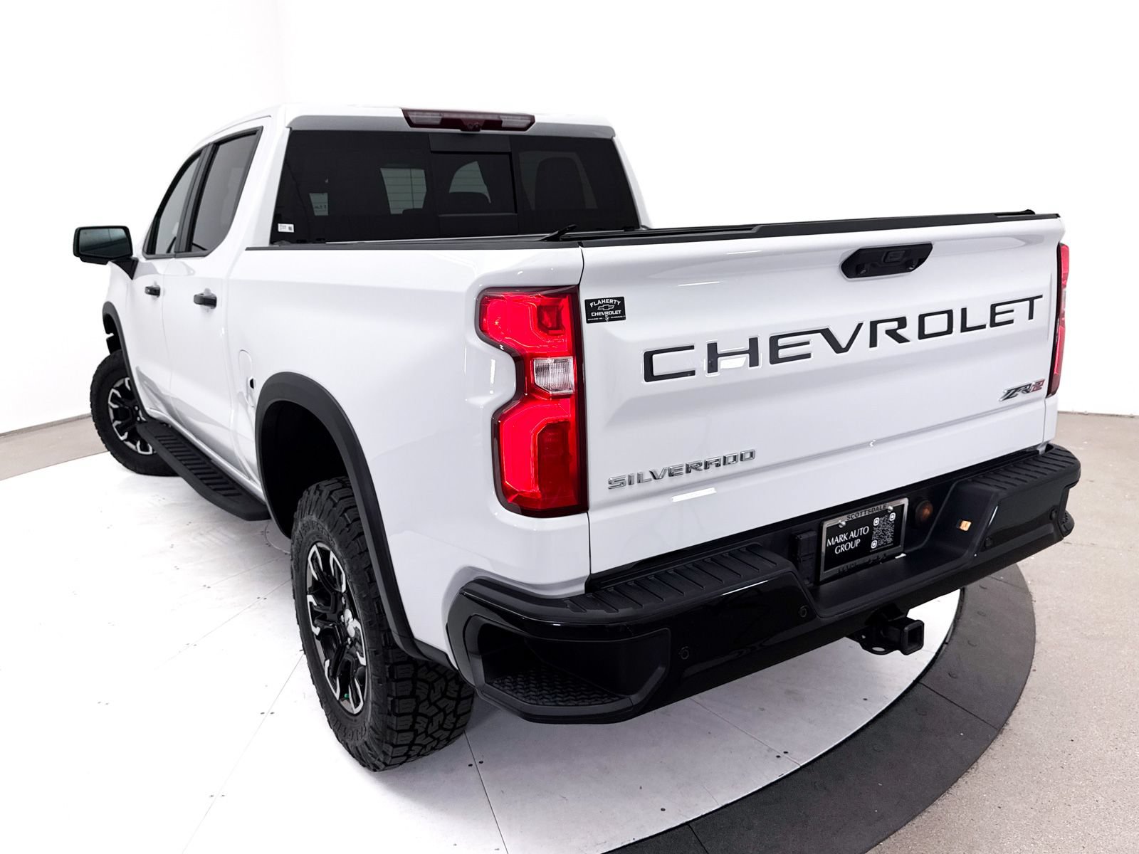 Used 2024 Chevrolet Silverado 1500 ZR2 w/ Technology Package AWD/4WD image 9
