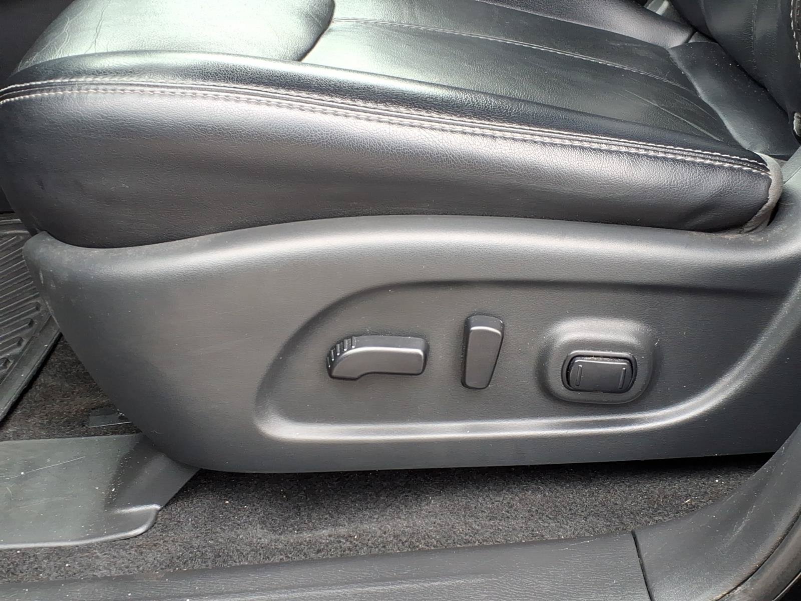 Used 2020 Nissan Pathfinder SL AWD/4WD image 16