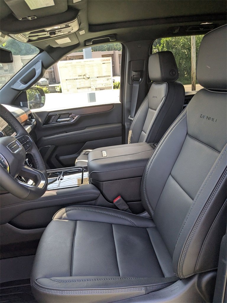 New 2025 GMC Yukon XL Denali w/ Sun & Power Step Package image 15