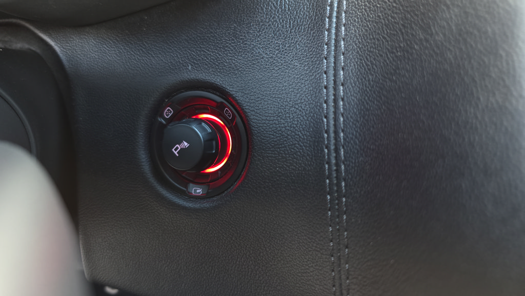 Used 2018 McLaren 570S Spider RWD image 25